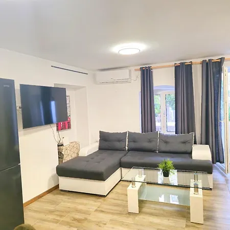 Coastal In Near The Sea Apartment Nerezine